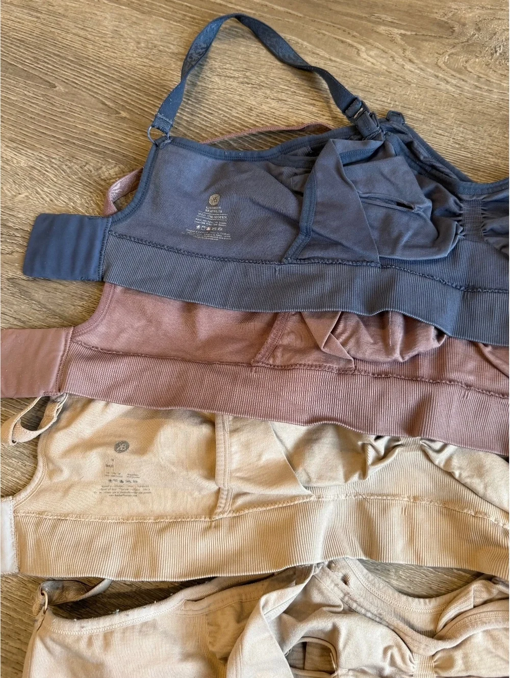 (4) Kindred Braverly Sublime Hands-Free Pumping & Nursing Bra- Regular (B-D) / M